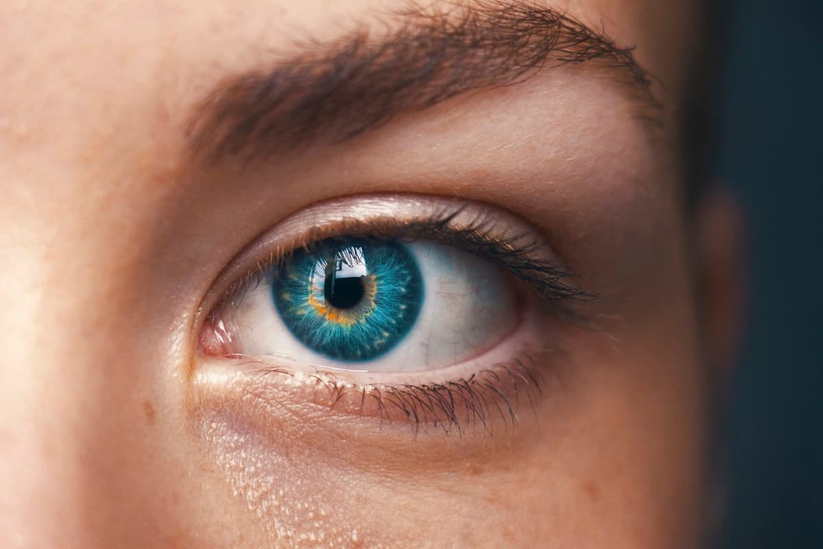 Augentropfen bei trockenen Augen: Wie wählen und nicht überbezahlen